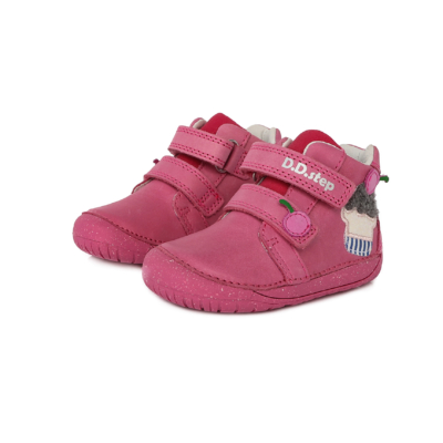 D.D.Step Kislány "Barefoot" bokacipő rózsaszín két tépőzáras nagyon csajos, muffin mintával ,nagyon jól tartja a gyerek lábát , nem engedi bedőlni a bokát, széles és normál lábra is jó