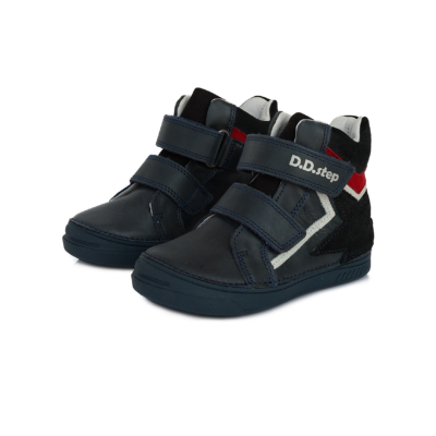 D.D.Step Kisfiú magas szárú cipő sötétkék-piros ,két tépőzárral állítható , nagyon jól tartja a gyerek lábát nem engedi bedőlni a bokát
